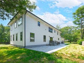 11 Edcris Lane, Huntington NY 11743