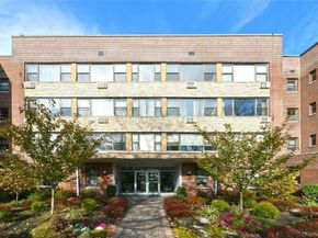 15 HILL PARK Avenue 1L, Great Neck Plaza NY 11021
