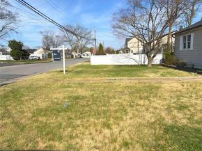 284 15th Street, West Babylon NY 11704