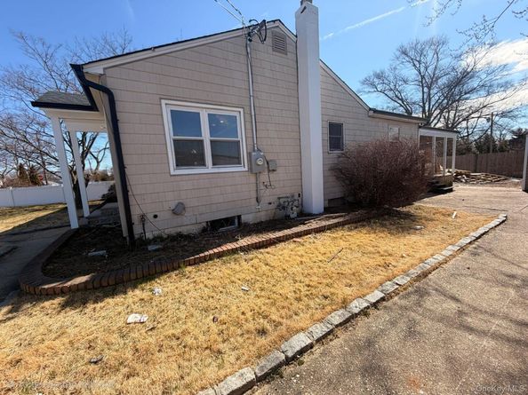284 15th Street, West Babylon NY 11704