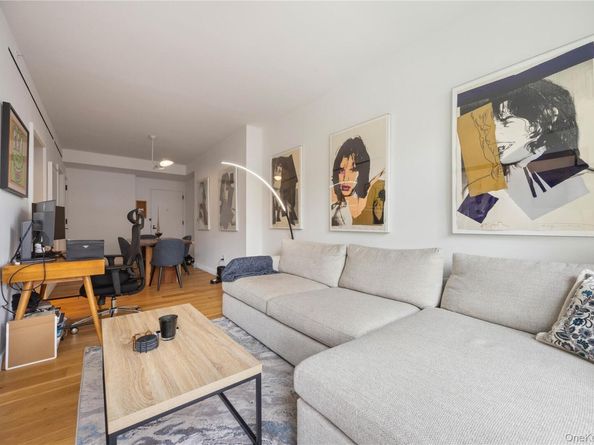547 W 47th Street 509, New York (Manhattan) NY 10036
