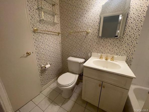 1361 Broadway B26, Hewlett NY 11557