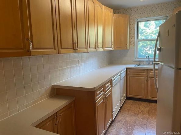 1361 Broadway B26, Hewlett NY 11557