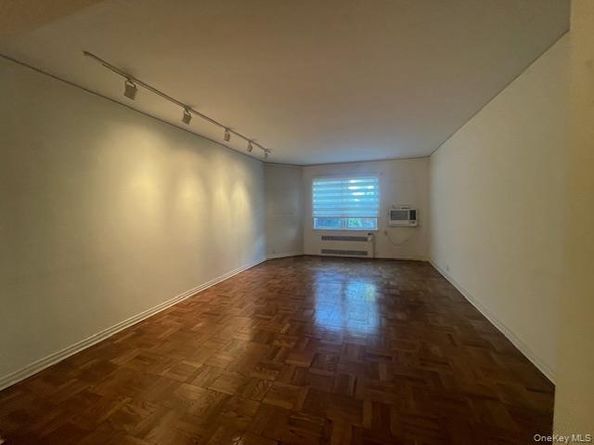 1361 Broadway B26, Hewlett NY 11557