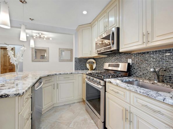 1259 California Road 2 (C23), Eastchester NY 10709