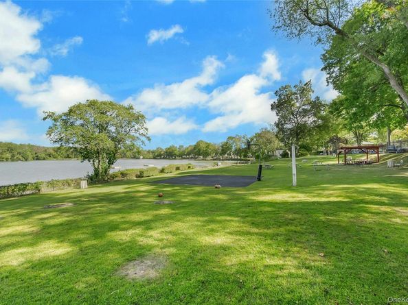 1259 California Road 2 (C23), Eastchester NY 10709