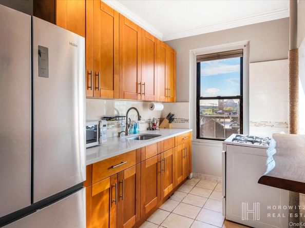 21-67 33rd Street 5E, Astoria NY 11105