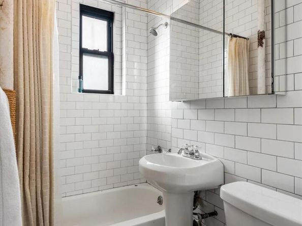 21-67 33rd Street 5E, Astoria NY 11105