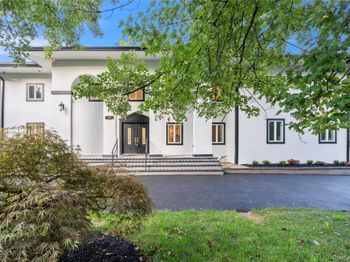 369 Vanderbilt Parkway