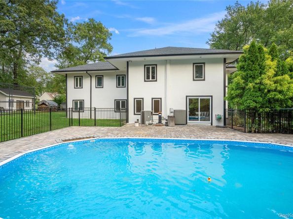 369 Vanderbilt Parkway, Dix Hills NY 11746