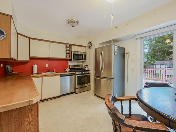 11 Fox Lane, Shoreham NY 11786