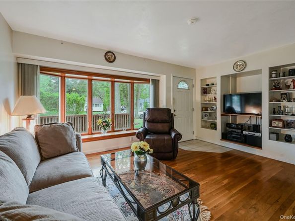 11 Fox Lane, Shoreham NY 11786