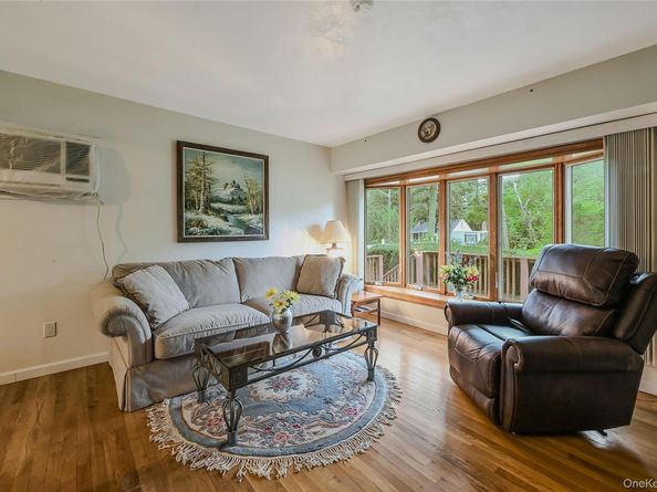 11 Fox Lane, Shoreham NY 11786