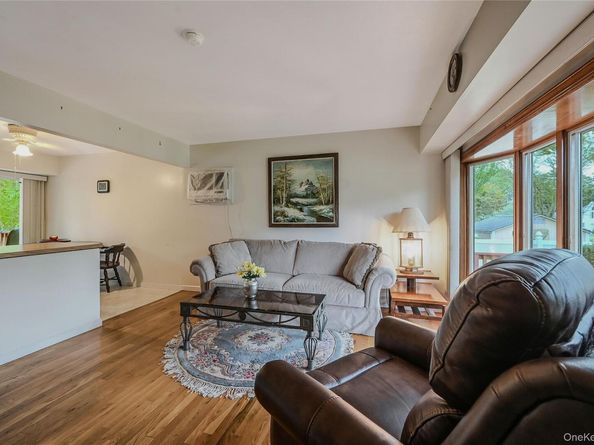 11 Fox Lane, Shoreham NY 11786