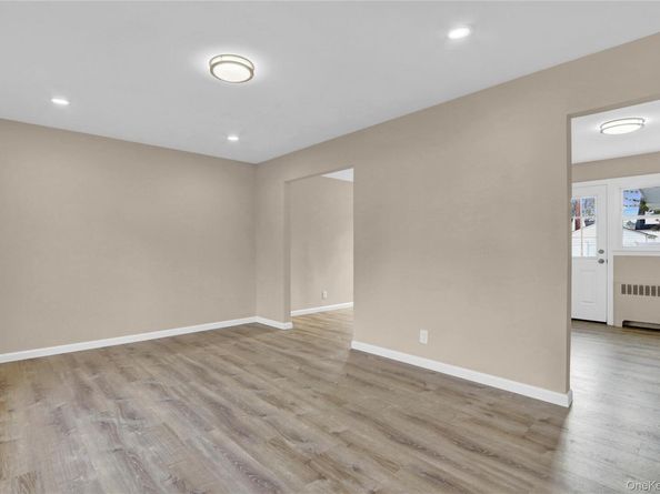 15 Cornwall Lane, Hicksville NY 11801