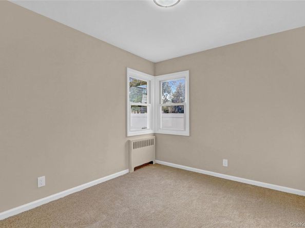 15 Cornwall Lane, Hicksville NY 11801