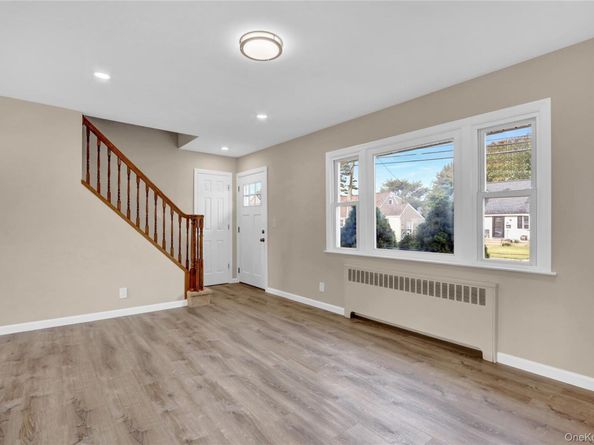 15 Cornwall Lane, Hicksville NY 11801