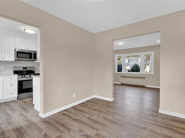15 Cornwall Lane, Hicksville NY 11801