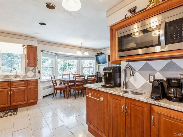 77 Duck Pond Road, Glen Cove NY 11542