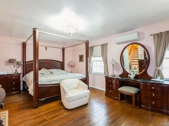 77 Duck Pond Road, Glen Cove NY 11542