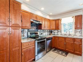 77 Duck Pond Road, Glen Cove NY 11542