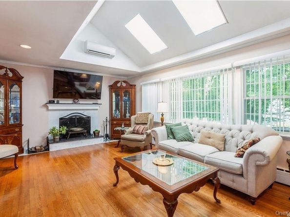 77 Duck Pond Road, Glen Cove NY 11542