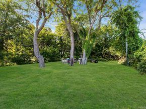 291 E Montauk Highway, Hampton Bays NY 11946