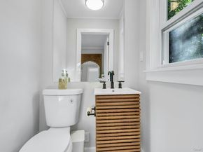 291 E Montauk Highway, Hampton Bays NY 11946