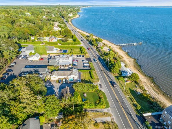 291 E Montauk Highway, Hampton Bays NY 11946