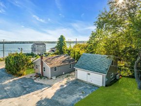 291 E Montauk Highway, Hampton Bays NY 11946