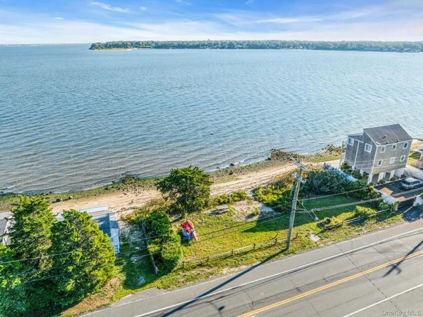 291 E Montauk Highway, Hampton Bays NY 11946
