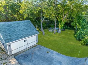 291 E Montauk Highway, Hampton Bays NY 11946