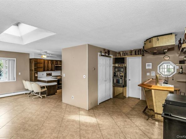 2479 Tonquin Street, East Meadow NY 11554
