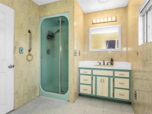 2479 Tonquin Street, East Meadow NY 11554