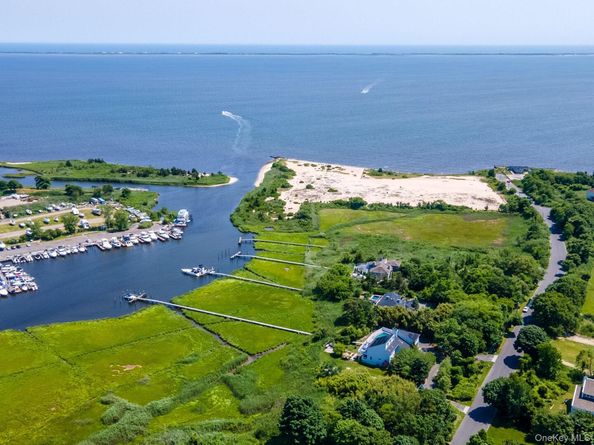 333 Roe Avenue, East Patchogue NY 11772