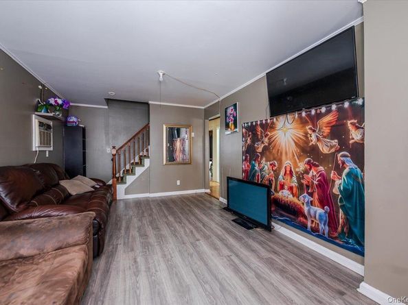 21 Oak Avenue, Inwood NY 11096