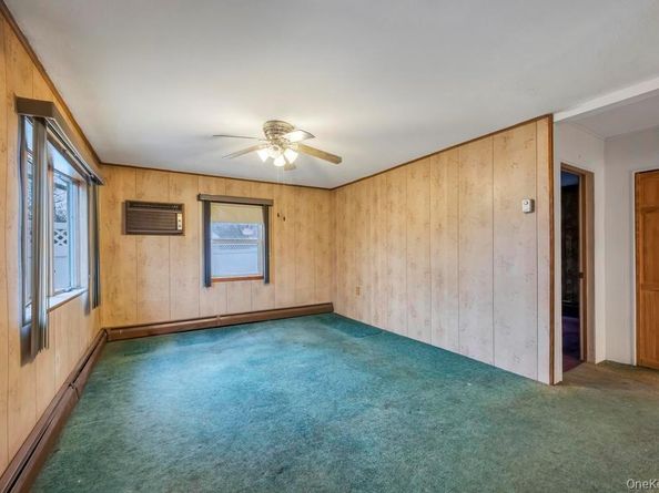 33 Pond Lane, Levittown NY 11756