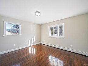 182 W 17th Street, Deer Park NY 11729