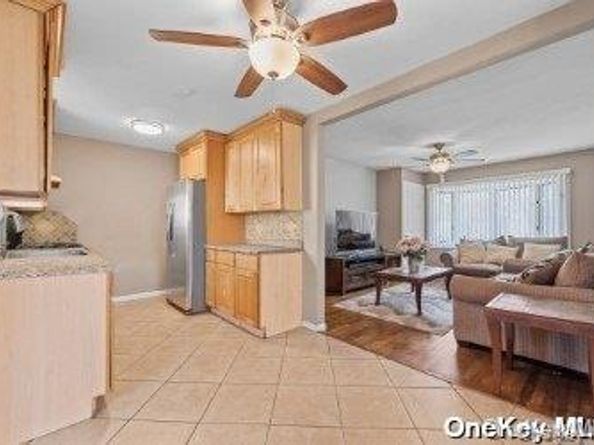 916 N Clinton Avenue, Lindenhurst NY 11757