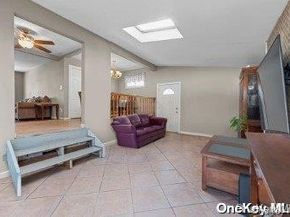 916 N Clinton Avenue, Lindenhurst NY 11757