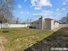 916 N Clinton Avenue, Lindenhurst NY 11757