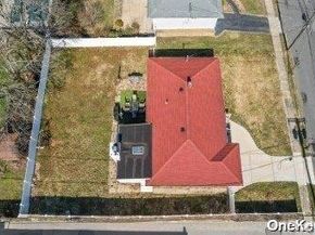 916 N Clinton Avenue, Lindenhurst NY 11757
