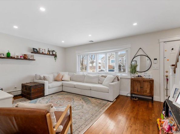 152 Manor Street, Plainview NY 11803