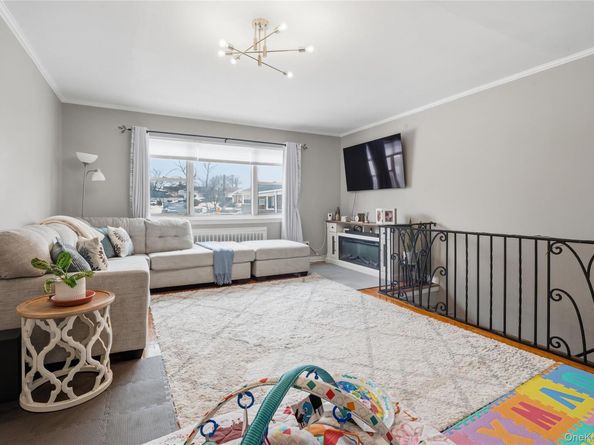 198-28 Pompeii Avenue 2, Holliswood NY 11423