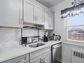 198-28 Pompeii Avenue 2, Holliswood NY 11423