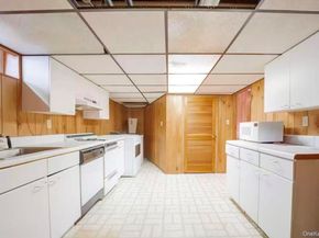 636 S 13th Street, New Hyde Park NY 11040