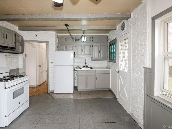 33 Cherry Lane, Carle Place NY 11514
