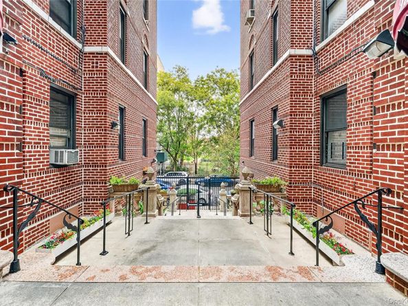 1976 Lafontaine Avenue 4D, Bronx NY 10457