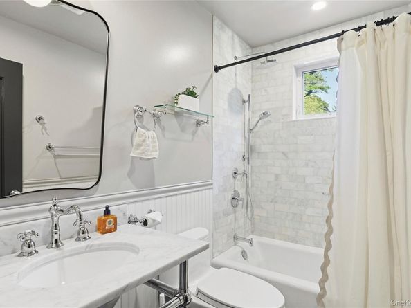 6 East Gate Road, Wainscott NY 11975