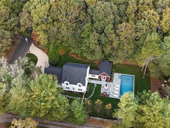 6 East Gate Road, Wainscott NY 11975